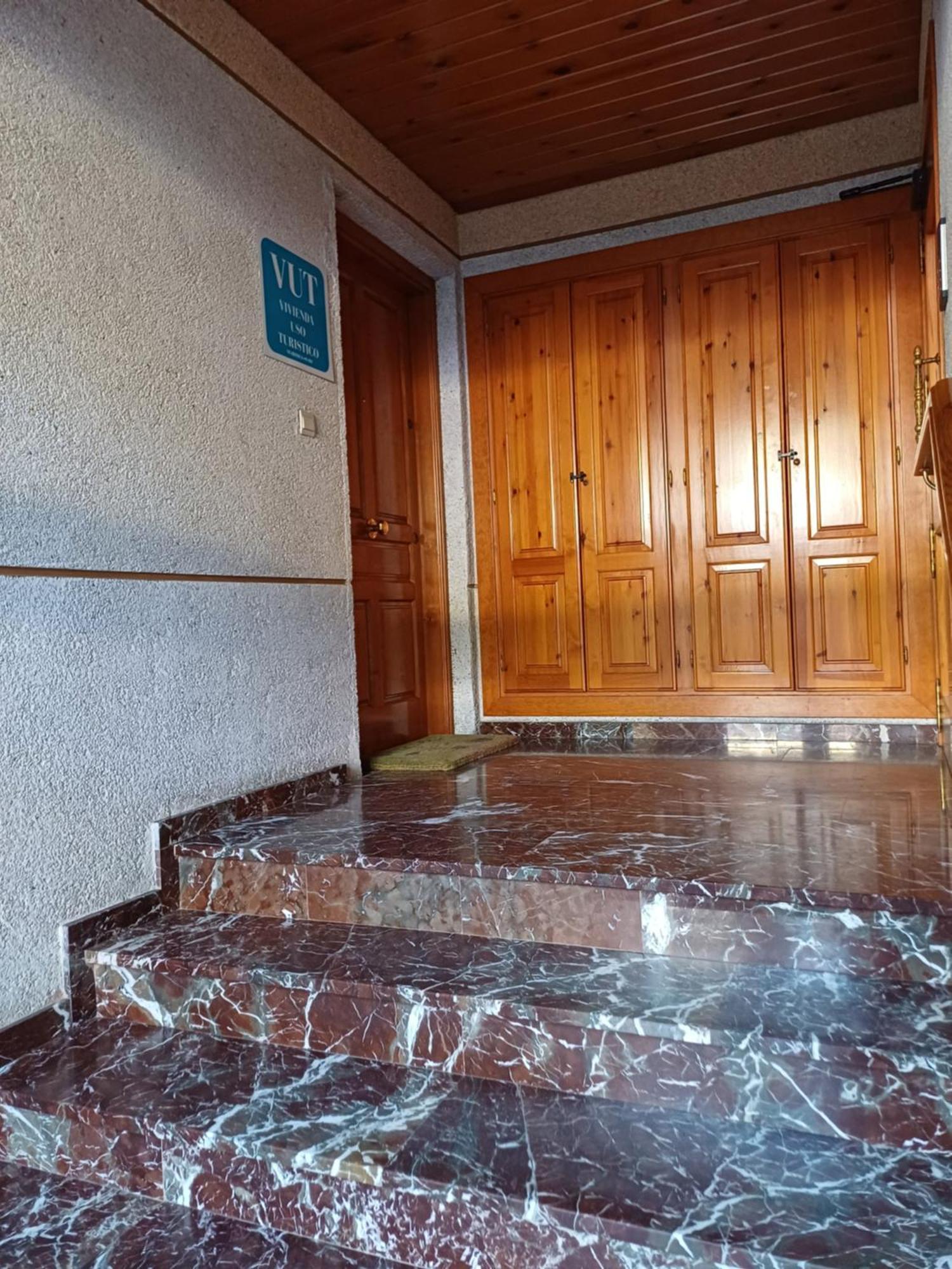 Apartamento Puerta Del Pirineo Sabinanigo Luaran gambar